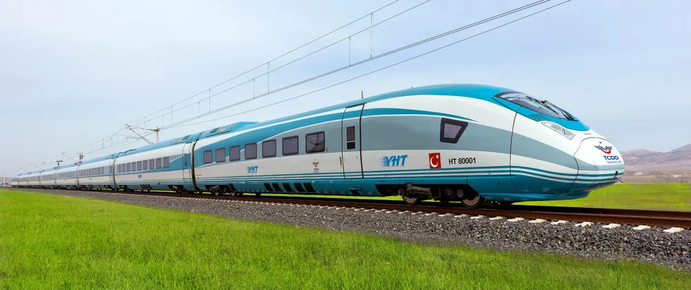 TCDD yüksek hızlı tren (YHT) seferde